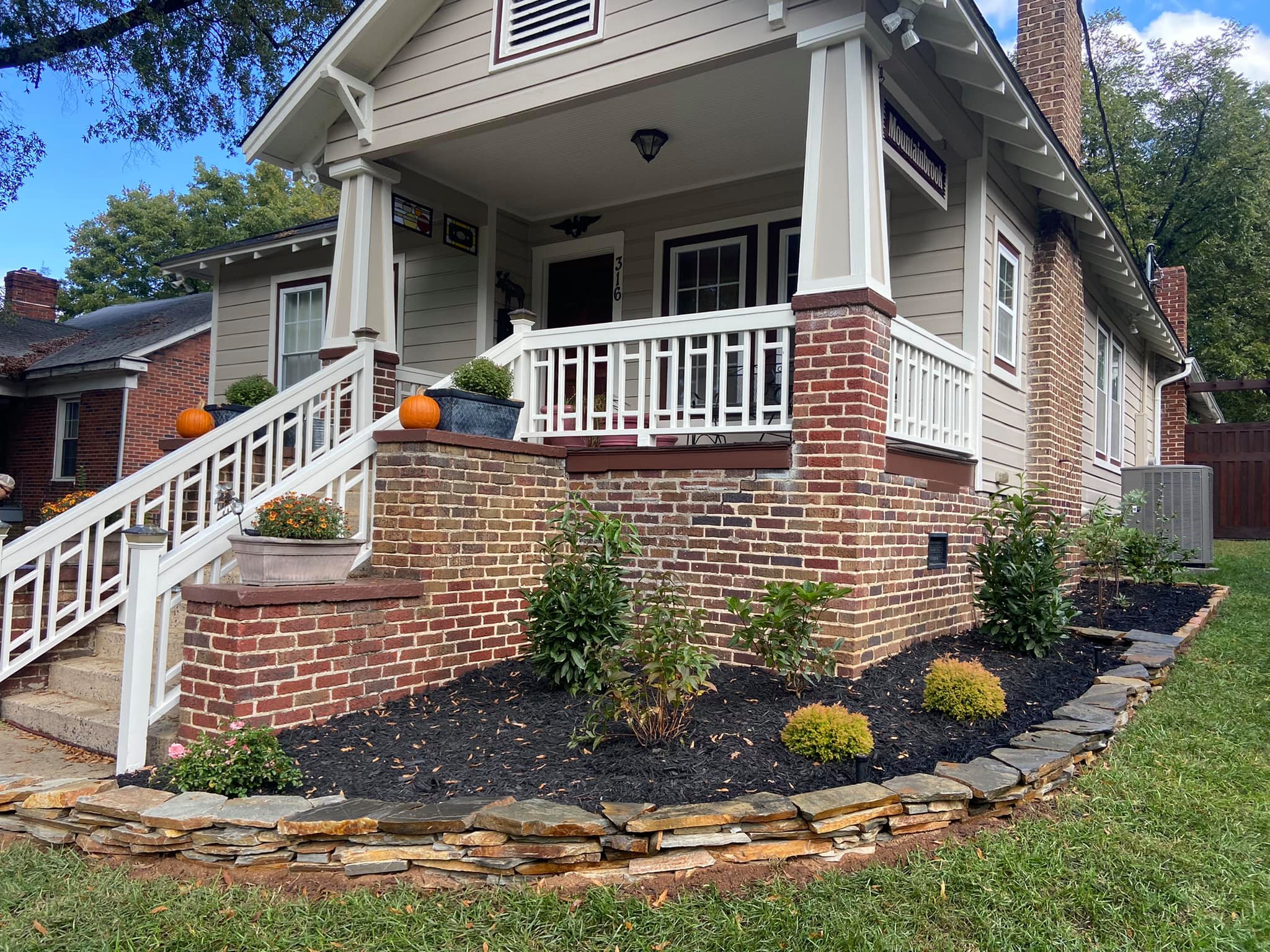 Tennessee Tumbled Cobbles Variegated Brown Curbing